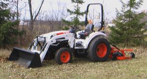 COMPACT TRACTOR WITH LOADER