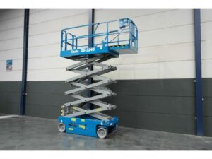 SCISSOR LIFT 32'