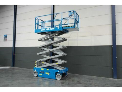 SCISSOR LIFT 32'