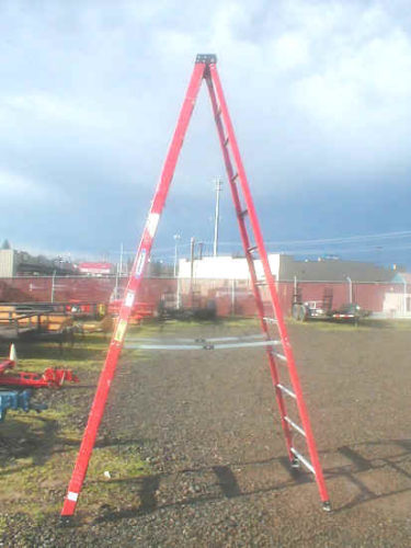 12' STEP LADDER
